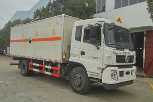 程力威牌CLW5162XFWE5型腐蝕性物品廂式運輸車