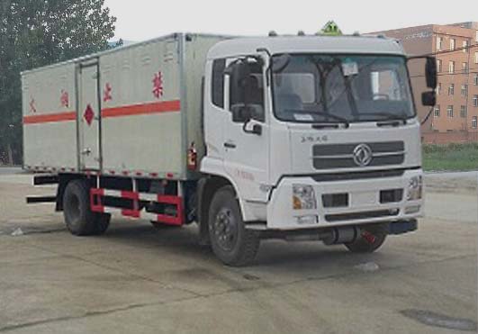 程力威牌CLW5160XQYD5型爆破器材運(yùn)輸車
