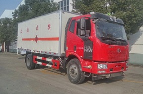 6.2米解放易燃液體廂式運(yùn)輸車（10噸）