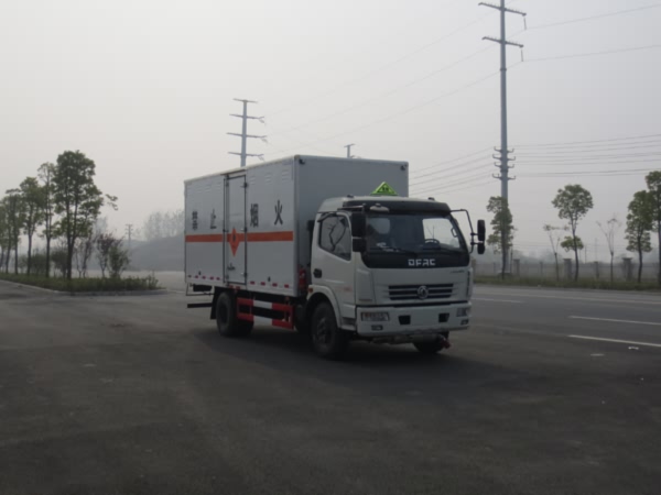 7.5噸易燃液體廂式運(yùn)輸車
