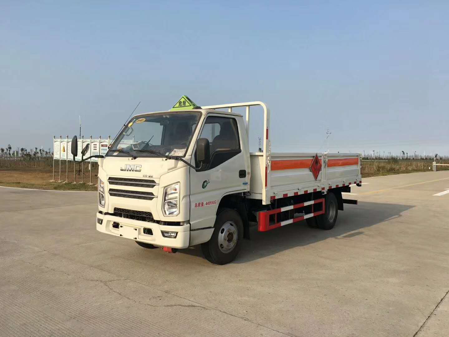 國六江鈴藍(lán)牌氣瓶運(yùn)輸車