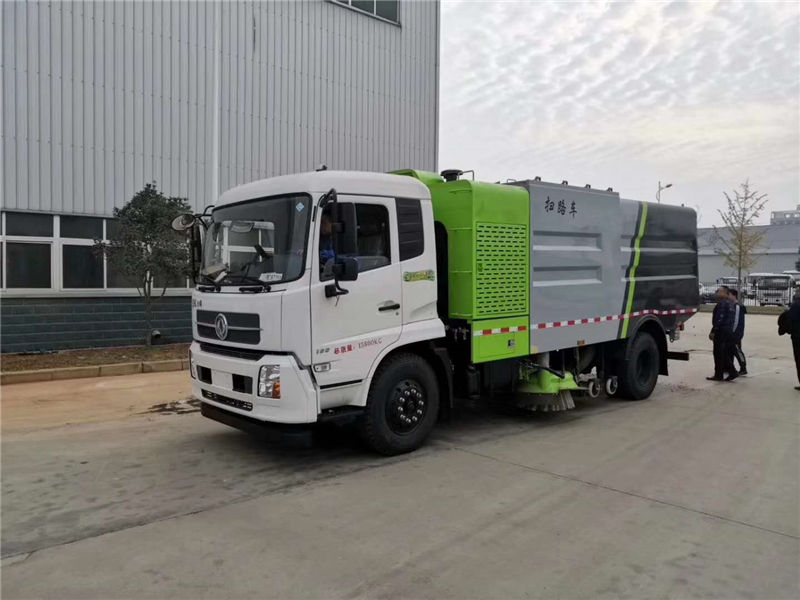 國六東風(fēng)天錦掃路車