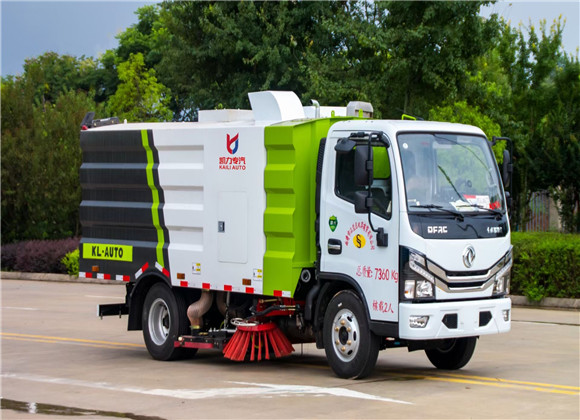 東風(fēng)國(guó)六吸塵車(chē)后置清掃