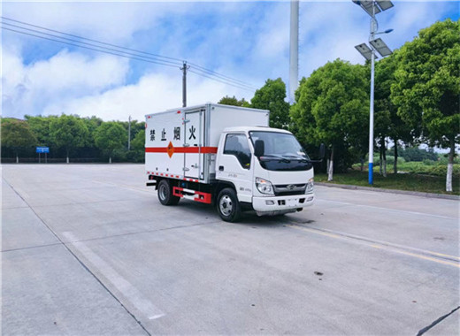 福田小卡3.8米易燃?xì)怏w廂式運(yùn)輸車
